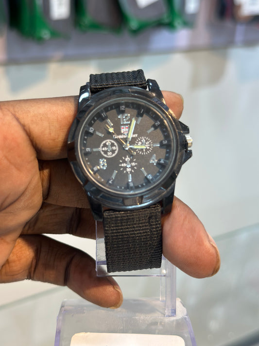 2025 ساعات رجالية العلامة التجارية الفاخرة عادية العسكرية كوارتز ساعة يد رياضية لينة النايلون الفرقة ساعة الذكور